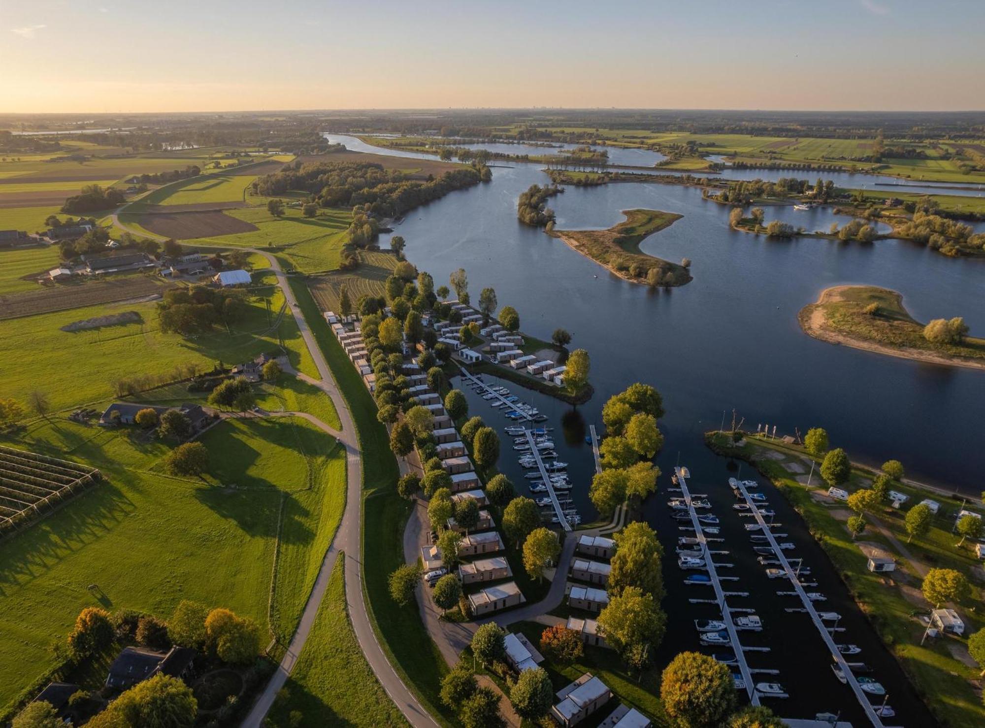 Marinapark Bad Nederrijn Hotel Maurik Exterior photo